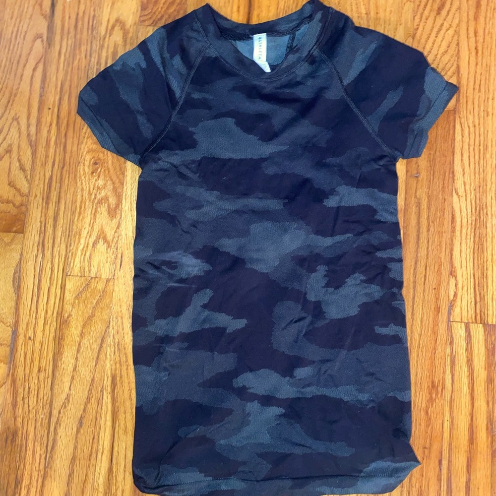 ATHLETA SEAMLESS CAMO TSHIRT